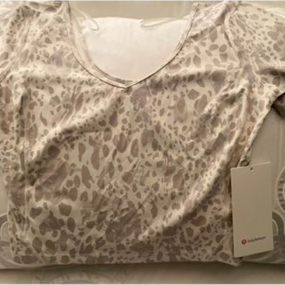 LULULEMON ALIGN TEE 🙌🏻 - Picture 3 of 6